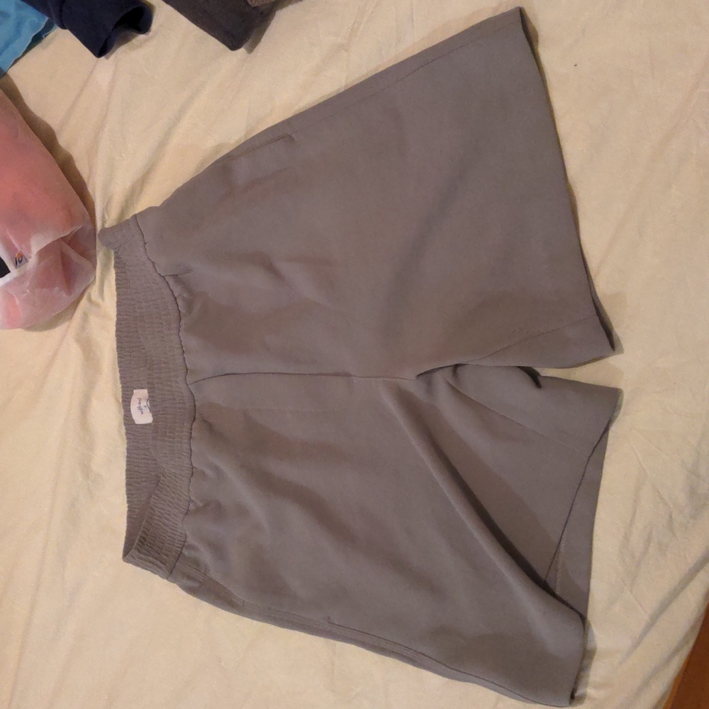 Wilfred Gelato Shorts in Grey-green